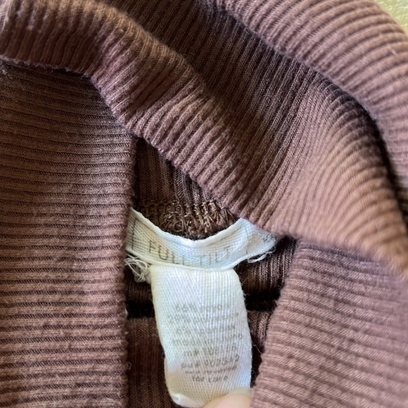 Brown long sleeve turtleneck - Picture 2 of 2